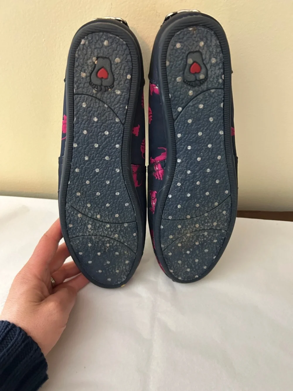 Skechers Women’s Navy Slip-On Flats with Pink Dogs Size 10 - Picture 2 of 6